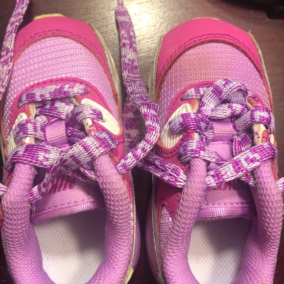 ⭐️🌈HOST PICK 🌈Nike little girl pink gym shoes⭐️ - Picture 4 of 6